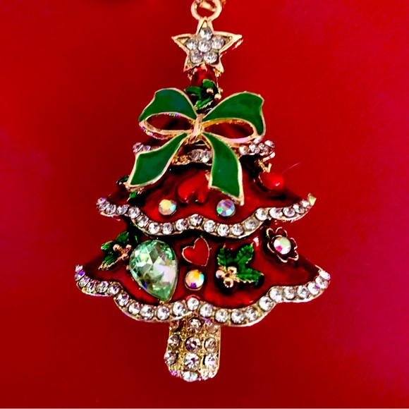 Accessories - 🎄🎄🎄 60% off Holiday Sparkly Christmas Tree Purse Charm-Key Chain!